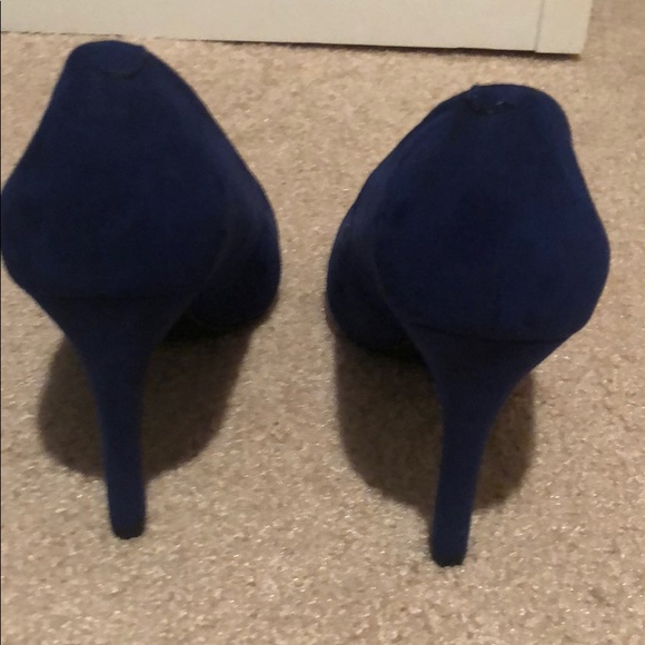 True blue heels! - Picture 3 of 4